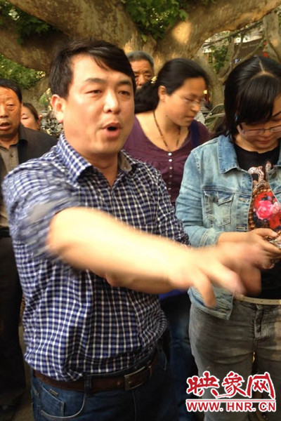 賈建濤事發(fā)時(shí)態(tài)度非常蠻橫-網(wǎng)友供圖 賈建濤事發(fā)時(shí)態(tài)度非常蠻橫-網(wǎng)友供圖