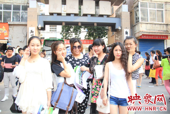 畢業(yè)和同學(xué)一起去旅行是不少考生的選擇。
