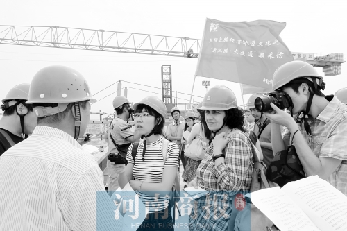 國(guó)內(nèi)外記者聚焦河南交通建設(shè) 國(guó)內(nèi)外記者聚焦河南交通建設(shè)