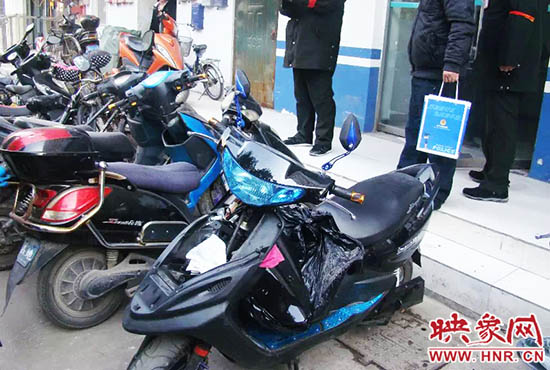 被撬的電動車。