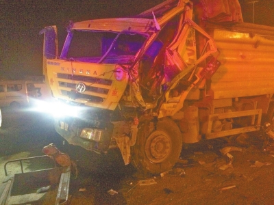 闖紅燈撞兩車渣土車司機當(dāng)場死亡 闖紅燈撞兩車渣土車司機當(dāng)場死亡