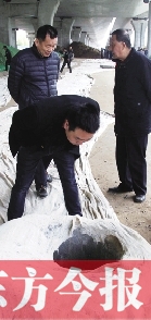 出事后，窨井僅被蓋上了一層布