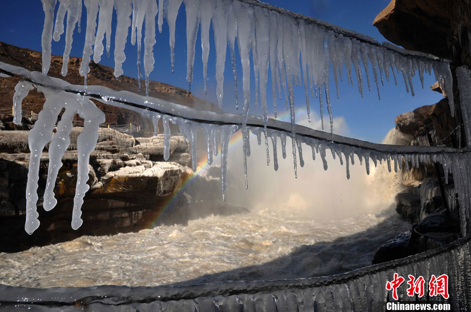 黃河壺口瀑布現(xiàn)流凌冰掛美景 黃河壺口瀑布現(xiàn)流凌冰掛美景
