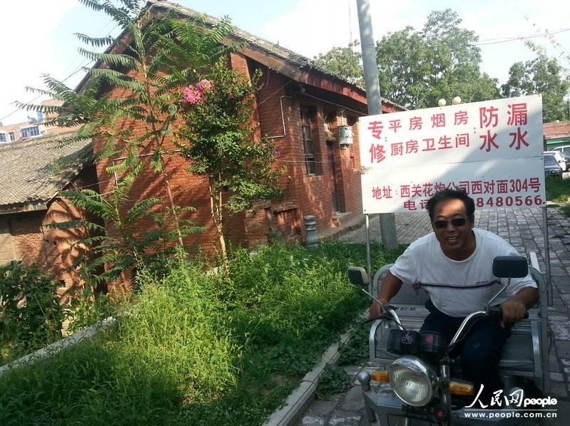 圖為縣委大院依然沒有配備專職保安，群眾可以隨意進(jìn)入。圖片來源：人民網(wǎng)