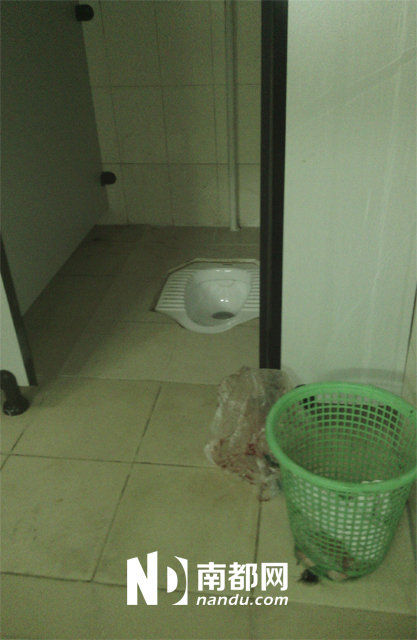 新生男嬰頭腳對(duì)折被棄公廁