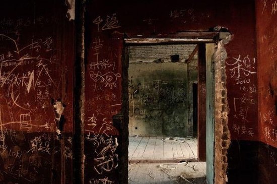 探秘！北京"鬼樓"內(nèi)部