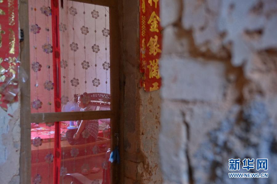 農場棚戶區(qū)的最后留守家庭：留下的是回憶，迎來的是幸福