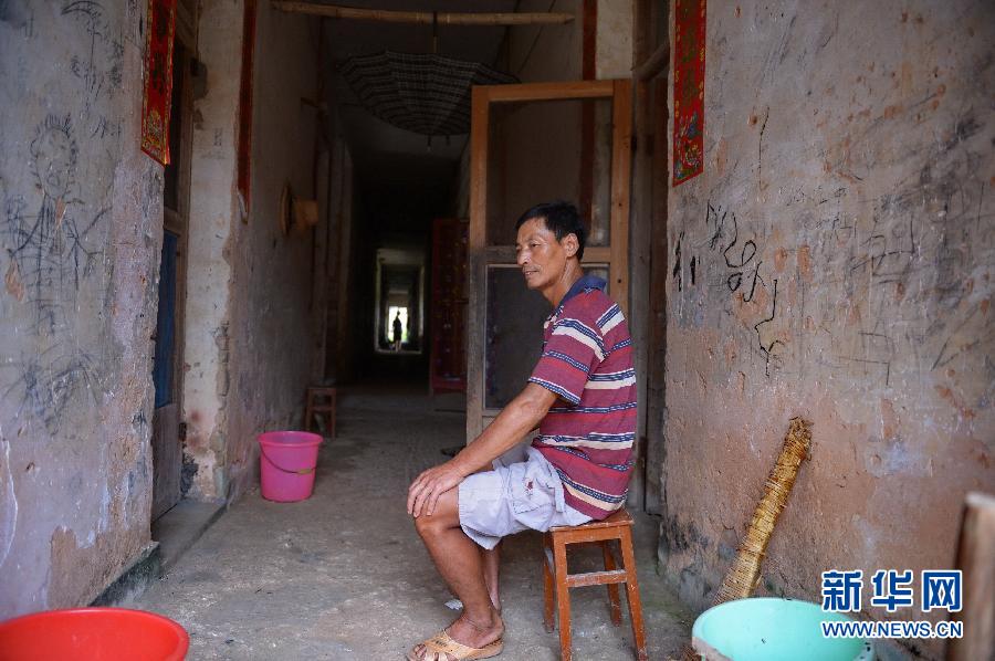 農場棚戶區(qū)的最后留守家庭：留下的是回憶，迎來的是幸福