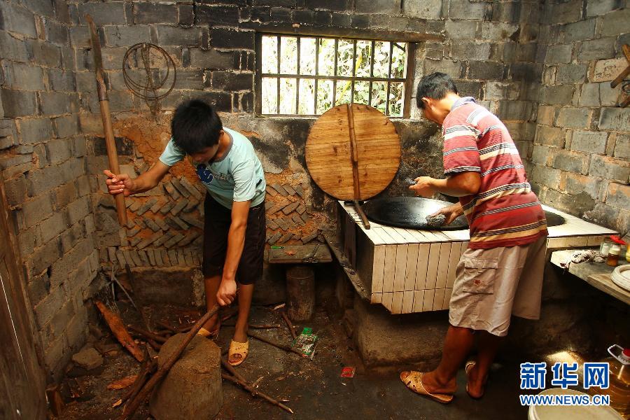 農場棚戶區(qū)的最后留守家庭：留下的是回憶，迎來的是幸福