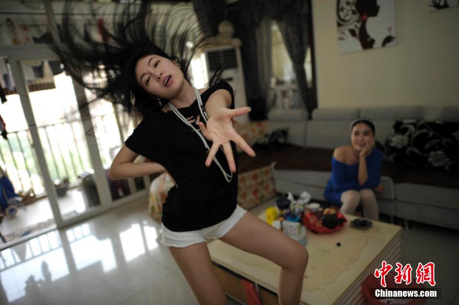 一對(duì)姐妹花的電商人生 一對(duì)姐妹花的電商人生