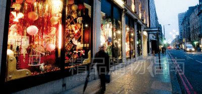 在圣誕節(jié),即使window shopping也很美好。
