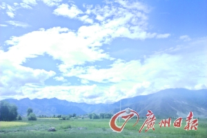 途中的大河煙波浩渺。