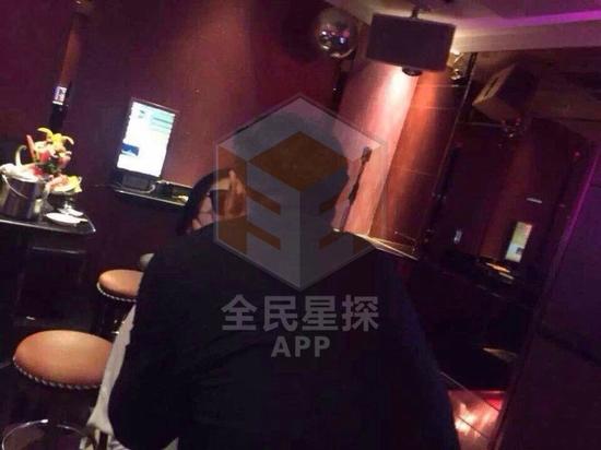 網(wǎng)絡(luò)曝光的田源激吻照，田源稱是角度問(wèn)題