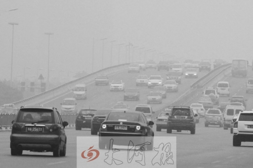 省會鄭州的霧霾中,機(jī)動車尾氣平均占24%,嚴(yán)重時占60%。