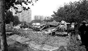 對公園選址的5.5萬多平方米的違章建筑進(jìn)行拆除。