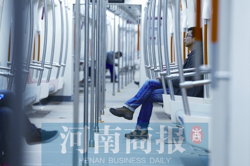 倆小時不出地鐵站，要按全程收費(fèi) 王春勝/攝