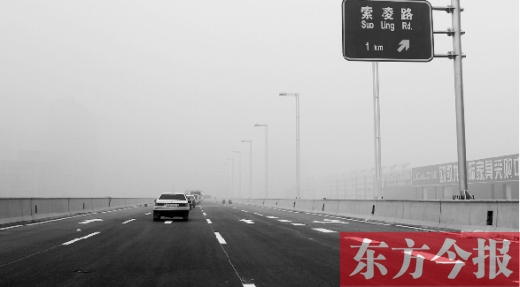 昨天上午，東方今報記者跟隨鄭州市交巡警部門，提前探路已具備通車條件的鄭州市三環(huán)快速路