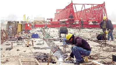 正在建設的鄭登快速通道跨南四環(huán)大橋。