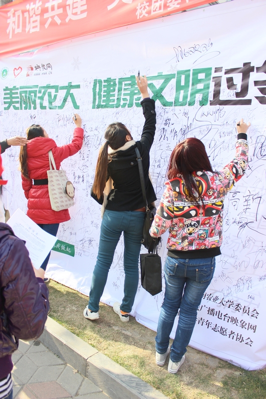 簽名動作整齊劃一 簽名動作整齊劃一