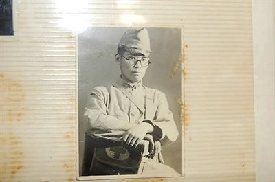 韓國媒體5月23日還公布了日本老兵松本正義當年在軍隊服役的圖片。