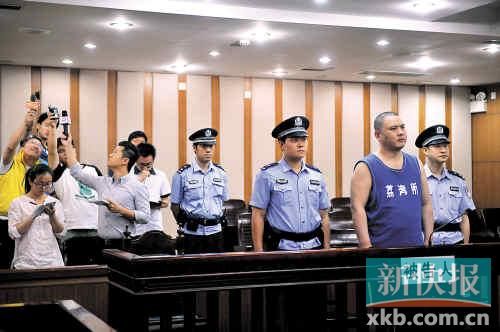 廣州市民政局民間組織管理局稽查處原處長(zhǎng)李軍犯猥褻兒童罪，被判處有期徒刑4年。記者 孫毅/攝