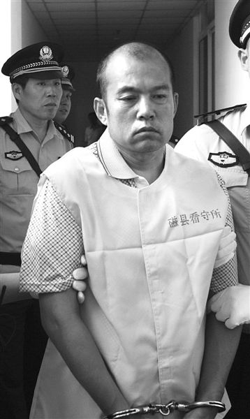 王書金前日被帶往邯鄲中院受審。 新華社發(fā)