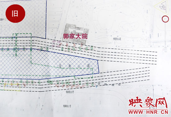 原先圖紙上顯示，在紫荊山路東側和西側，各設計了4條臨時通道。