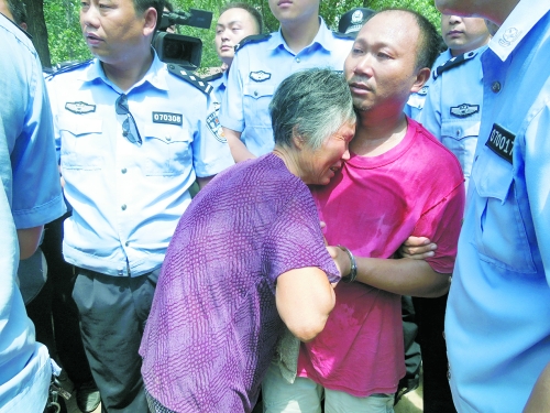 潛逃23年，歸案之時(shí)再見(jiàn)父母，最不能承受的究竟是誰(shuí)？