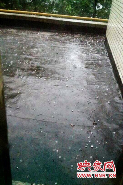 8月7日，下午鄭州高新區(qū)附近突降冰雹