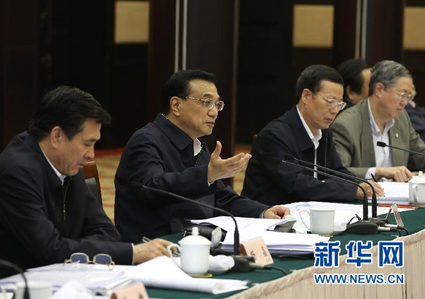月28日，中共中央政治局常委、國務(wù)院總理李克強(qiáng)在重慶主持召開座談會