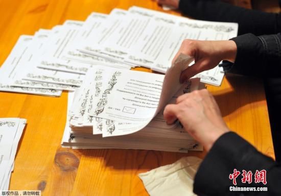 　　當(dāng)?shù)貢r(shí)間2014年5月11日，烏克蘭東部地區(qū)選舉工作人員開(kāi)始公投計(jì)票工作。