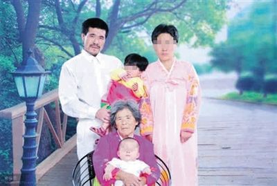 徐純合與家人合影。徐純合微博截圖