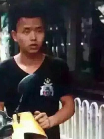 貴州一派出所長(zhǎng)家中被殺 公安部發(fā)A級(jí)通緝令(圖) 貴州一派出所長(zhǎng)家中被殺 公安部發(fā)A級(jí)通緝令(圖)