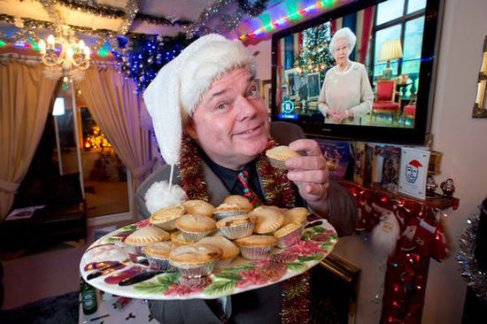 病態(tài)！英男子連續(xù)22年每日過圣誕耗資2千萬元