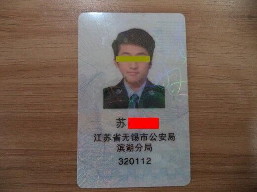 男子制作假經(jīng)查證在酒吧執(zhí)法。
