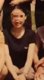 吳老師教音樂(lè)，已在該校工作十幾年。
