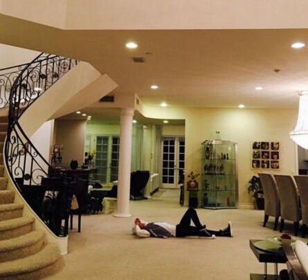 黃子韜大炫豪車豪宅 傳父親資產(chǎn)百億是老總 黃子韜大炫豪車豪宅 傳父親資產(chǎn)百億是老總