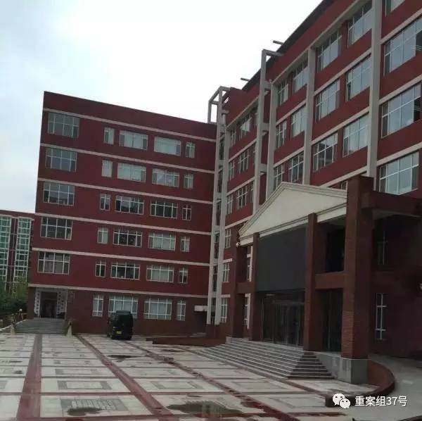 17歲高中男生教室里掐死女同學(xué)，被訴故意殺人和強(qiáng)奸