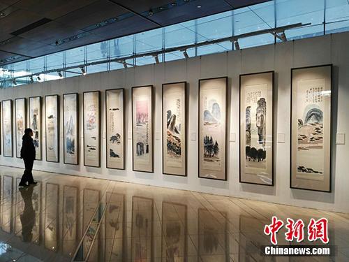 齊白石作品《山水十二條屏》在北京展出。<a target='_blank'  _fcksavedurl='http://www.chinanews.com/' _fcksavedurl='http://www.chinanews.com/' >中新網(wǎng)</a>記者 宋宇晟 攝