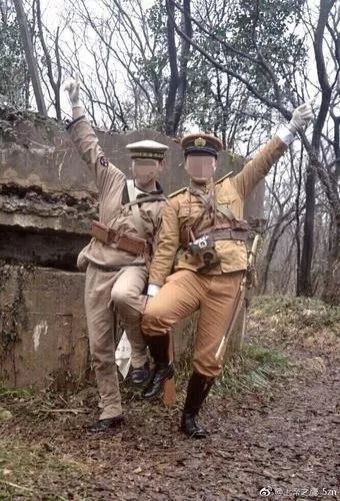 犯眾怒！兩男子抗日碉堡前扮日本兵拍照 警方介入