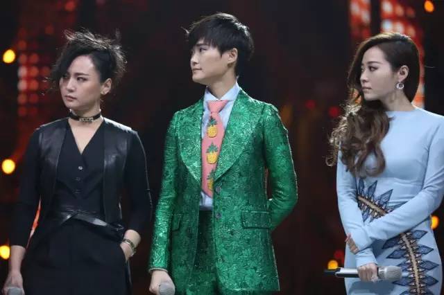 李宇春、周筆暢、張靚穎湖南臺(tái)跨年晚會(huì)同框