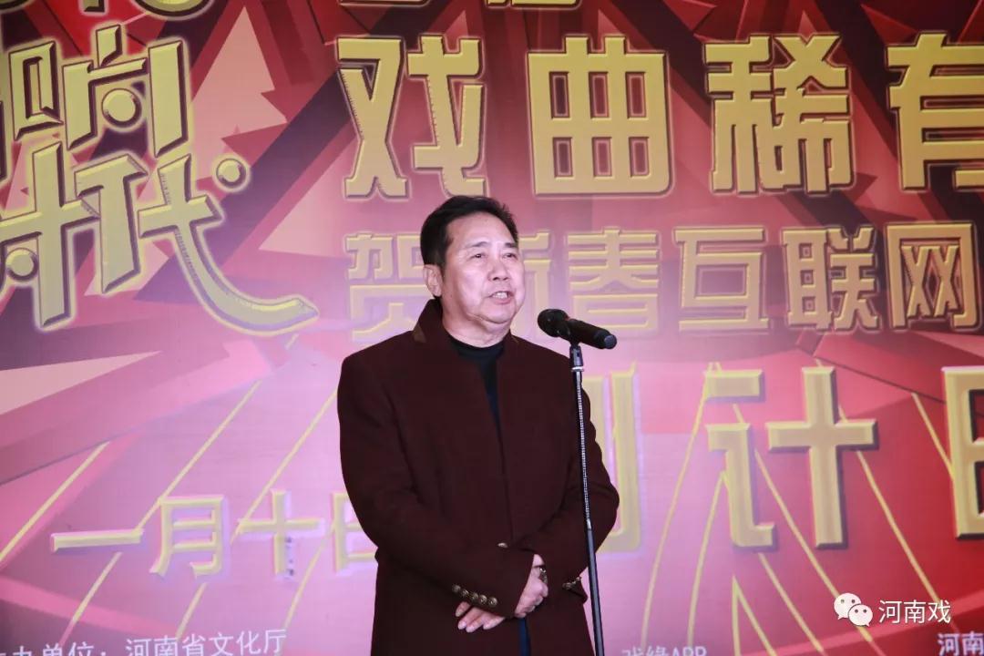 中國戲劇家協(xié)會副主席、河南豫劇院院長李樹建介紹活動概況