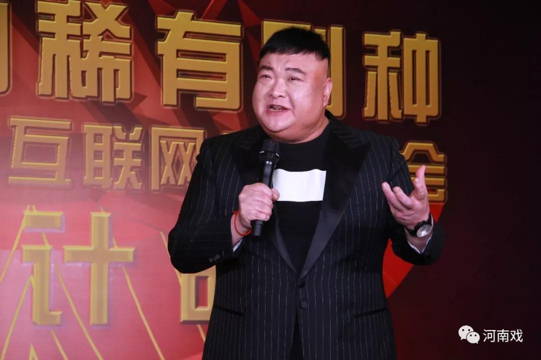 中國曲藝家協(xié)會副主席、著名相聲表演藝術(shù)家范軍作為藝術(shù)家代表致辭，并演唱稀有劇種太康道情《王金豆借糧》