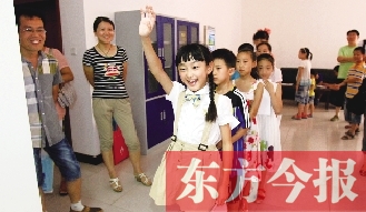 成長訓(xùn)練營面試在東方今報發(fā)行中心舉行。圖為面試現(xiàn)場