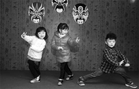 11月19日，鄭州市銘功路小學(xué)的金名劇場(chǎng)