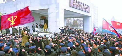 朝鮮11日繼續(xù)展開大規(guī)模批判張成澤運(yùn)動(dòng)。圖為朝鮮金策工業(yè)大學(xué)的青年學(xué)生宣誓擁護(hù)領(lǐng)袖金正恩。