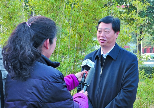 十八大代表、南陽市委書記李文慧談學(xué)習(xí)十八大精神體會