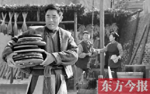 陳寶國在《大河兒女》中飾演男一號、燒制鈞瓷的手藝人賀焰生