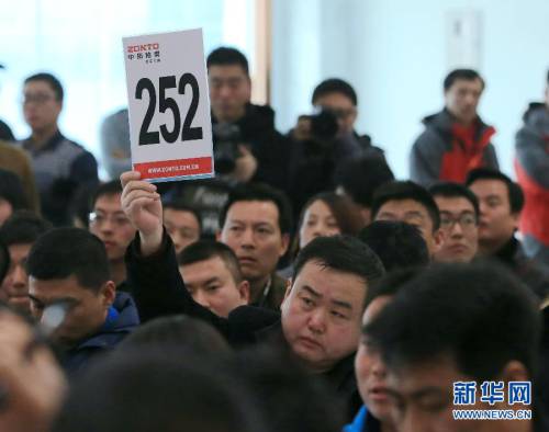 首批106輛中央公車全部溢價(jià)拍出 首批106輛中央公車全部溢價(jià)拍出