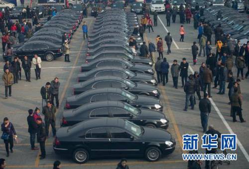 首批106輛中央公車全部溢價(jià)拍出 首批106輛中央公車全部溢價(jià)拍出